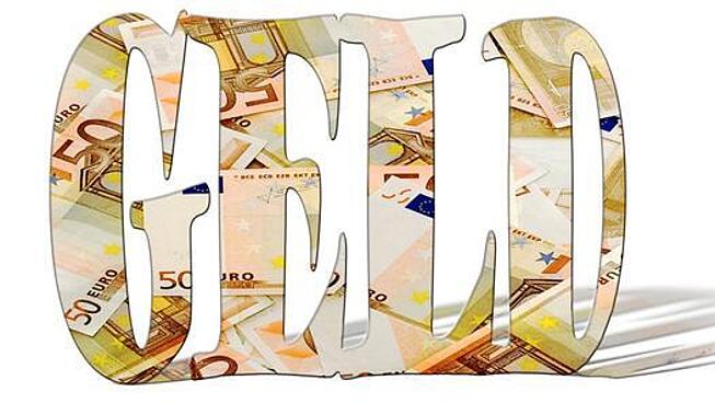 Kredit für den Zugewinnausgleich Geldscheine in Buchstaben als Wort Geld abgebildet